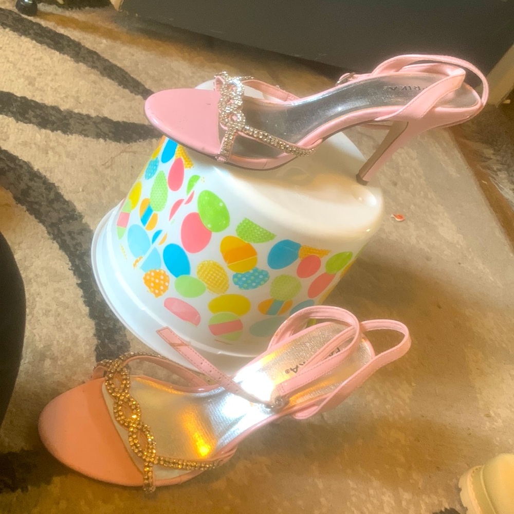 Paprika heels